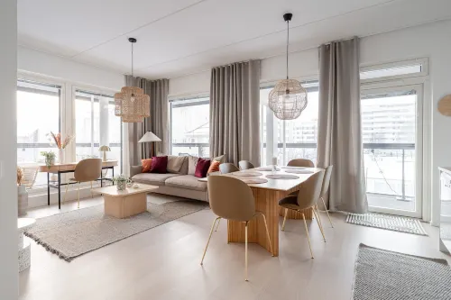 New 2Br Apt with Balcony, Sauna & Great Location - Homestays