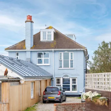 Chic 2-Bed Seafront Haven Near Felpham Beach