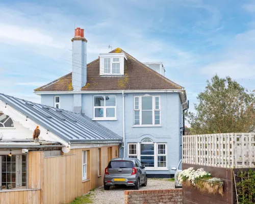 Chic 2-Bed Seafront Haven Near Felpham Beach Hotels in Felpham