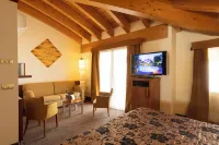 Color Hotel Style, Design & Gourmet Hotels near Camping Cisano