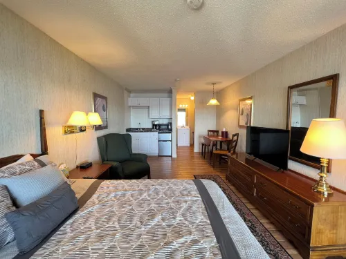 Island Pond Country Inn (Formerly the Lakefront Inn & Motel) - Moteles
