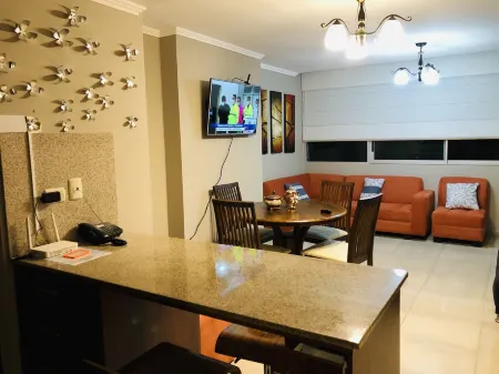 Luxury Suites Riverfront GYE Отели в г. Дуран