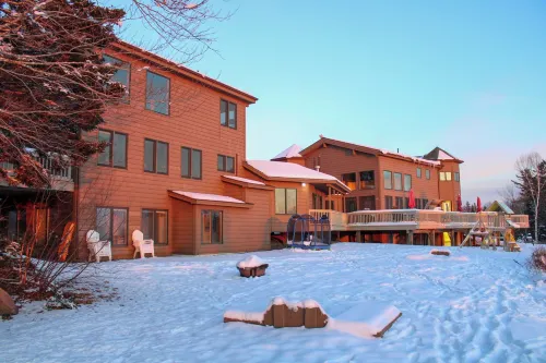 Bear Mountain Lodge Hotels in Robbinston