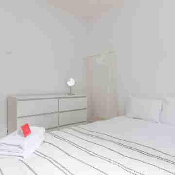 Rondo ONZ Sunny Apartment by BookingHost Rooms