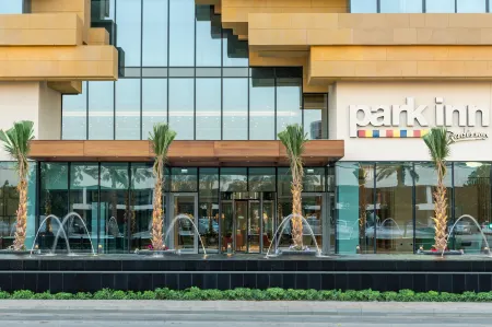 Park Inn by Radisson Riyadh Отели рядом со станцией Железнодорожная станция Эр-Рияда