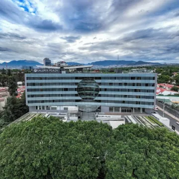 Galeria Plaza San Jeronimo Hotels near Museum of El Carmen