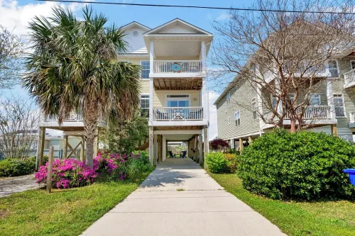 Hot Tub 4 Bedroom Beach Escape 3 Min Walk to Ocean