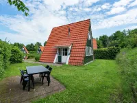 Cottage with Garden, Near Fishing Pond فنادق في Marknesse