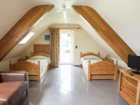 ที่พักสำหรับกลุ่ม พร้อมสระว่ายน้ำ ใน เชฟรอน โรงแรมใน