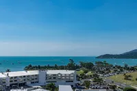 Ocean Views 16a Wifi Pool & Spa Hotels in Airlie Beach