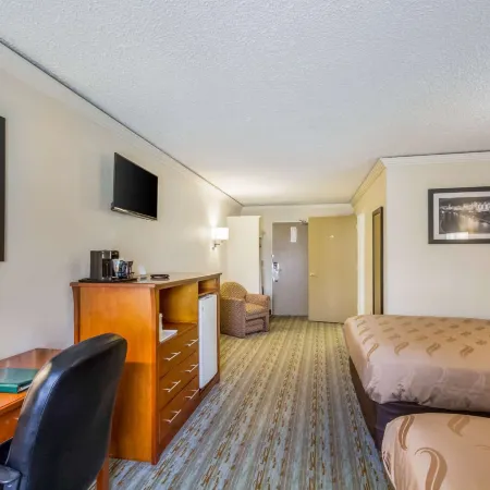 Quality Inn & Suites Kansas City - Independence I-70 East