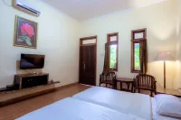 Mahkota Plengkung Hotel by ecommerceloka Hotels in Kalipuro