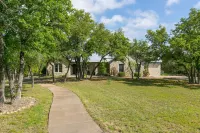Spicewood Lodge w/Pool, HotTub فنادق في Burnet County