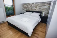 City of the Kings Green Silence Apartment Hotels in Michałowice kommun
