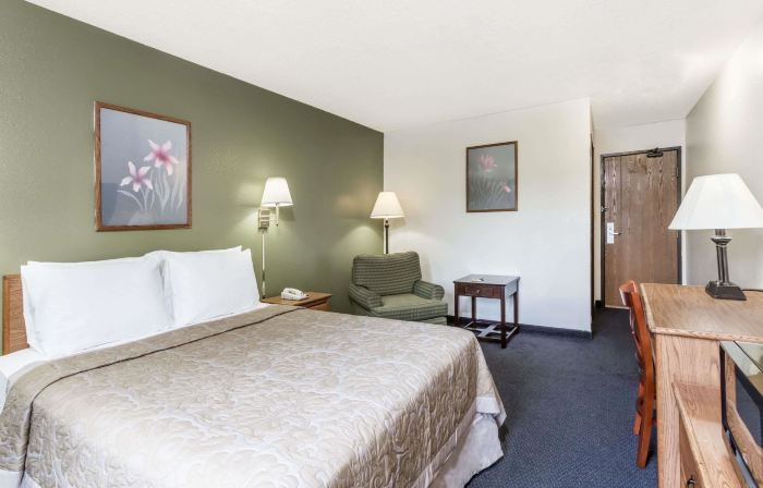 Super 8 by Wyndham Hampton