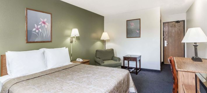 Super 8 by Wyndham Hampton Các khách sạn ở Hampton