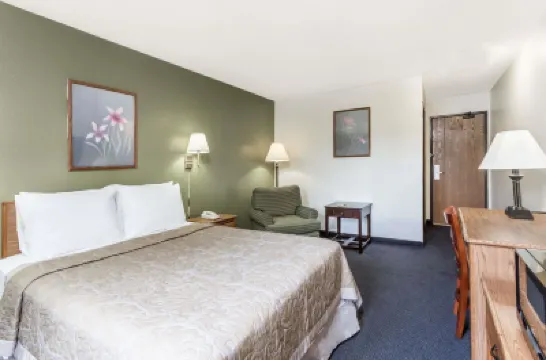 Super 8 by Wyndham Hampton Hotels in Hampton