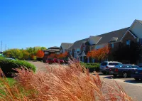 Baymont by Wyndham Wichita East - Parkplatz