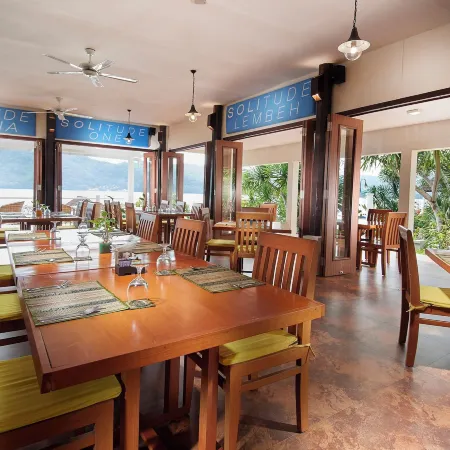 Solitude Lembeh Resort Отели в г. Битунг