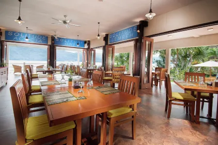 Solitude Lembeh Resort Отели в г. Битунг