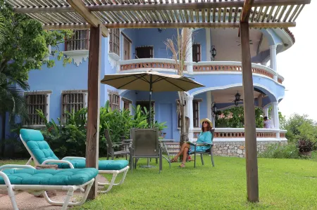 Bungalows Santa Cruz Отели рядом с достопримечательностью «Playa Carrizalillo»