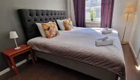 Hotell Drott Hotels near Carl Johans park