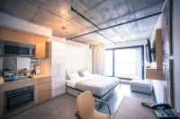 Boxotel Montreal - balcony