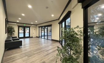 Aspire Inn & Suites Orange