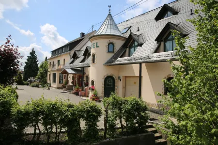 Landhotel Villa Moritz Garni Отели в г. Мерен