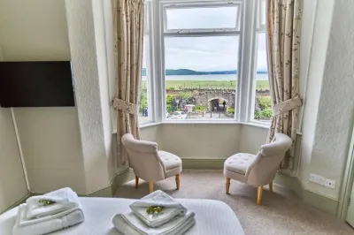 The Commodore Inn Hotel dekat Holker Hall and Gardens