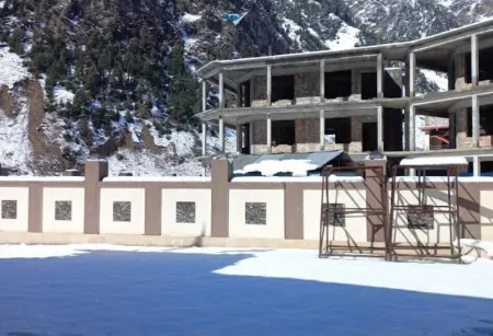 Al Hafiz Resorts Naran Отели рядом с достопримечательностью «Naran Valley»