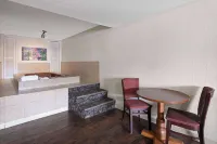 Super 8 by Wyndham Youngstown/Girard - Pet friendly