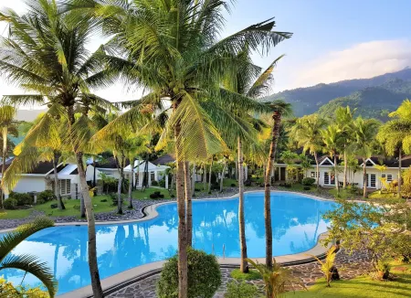 Chateau Bleu Resort Отели в г. Каламба