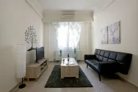 Comfortable Apartment at the Foot of the Odeon of Herodes Atticus