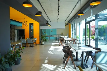 4Guest Hotel Отели рядом с Аэропорт Звартноц