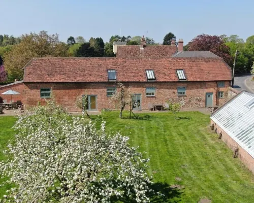 Manor Farm Courtyard Cottages Hotels in Thatcham