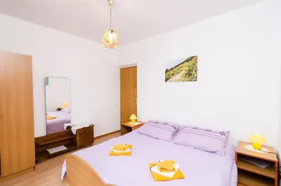 Guest House Kola Franjevački samostan sv. Jeronima 주변 호텔