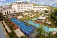 Harris Hotel & Conventions Malang - piscine