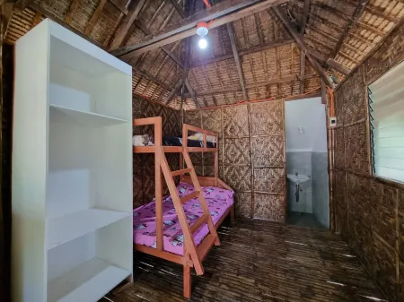 California Breeze Campsite Отели рядом с достопримечательностью «Diocesan Shrine of the Immaculate Conception»