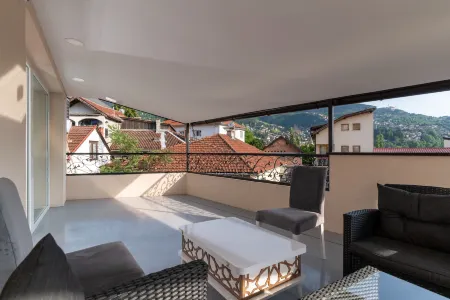 Ornament Hotel and Apartments Отели рядом с достопримечательностью «Мэрия г. Сараево»