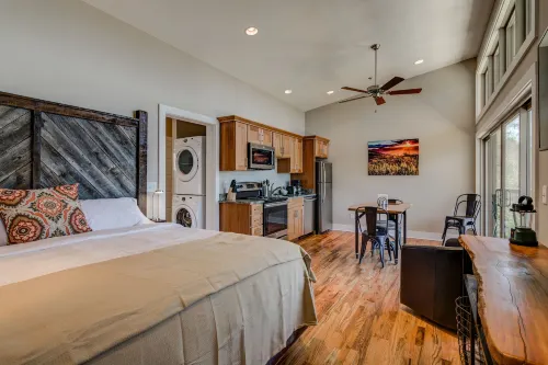 Pilot Cove Hotels in Boyd