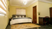 Sunrise Cave Guest House Hotels in Larteh
