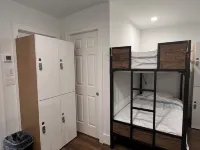 MyCrib Houston Hostel - 발코니