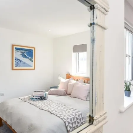The Little House, Boutique Home Near the Sea