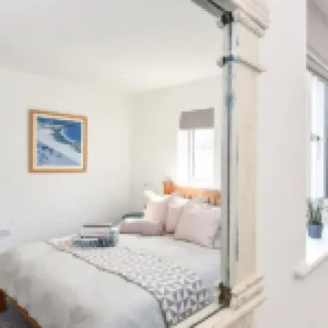 The Little House, Boutique Home Near the Sea