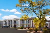 One Life Studio and Suites Hôtels à : Knight Township