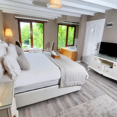 Beyaz Ev Agva - Adult Only +15