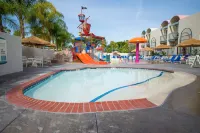 Howard Johnson by Wyndham Anaheim Hotel & Water Playground