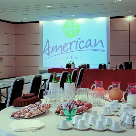 American Hotel Отели рядом с достопримечательностью «Бассейн «Скандоне»»