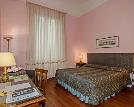 โรงแรมเร็กซ์ โรงแรมในลุกกา